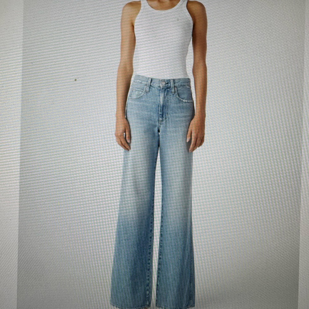 BRAND NEW NEVER WORN with TAGS!! AMO Frida outlaw jeans.